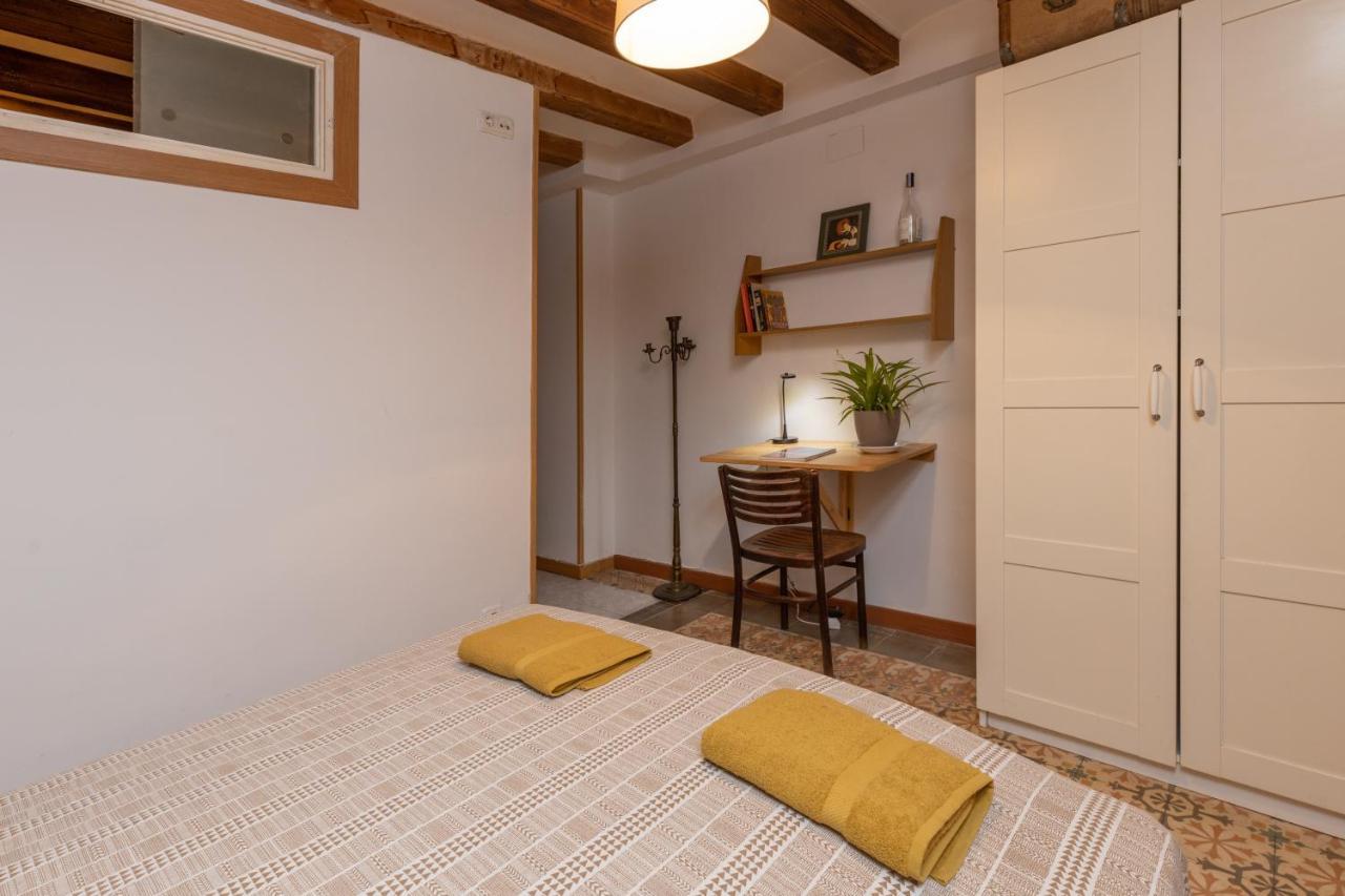 Aparteasy - Central Gracia Apartments บาร์เซโลนา ภายนอก รูปภาพ