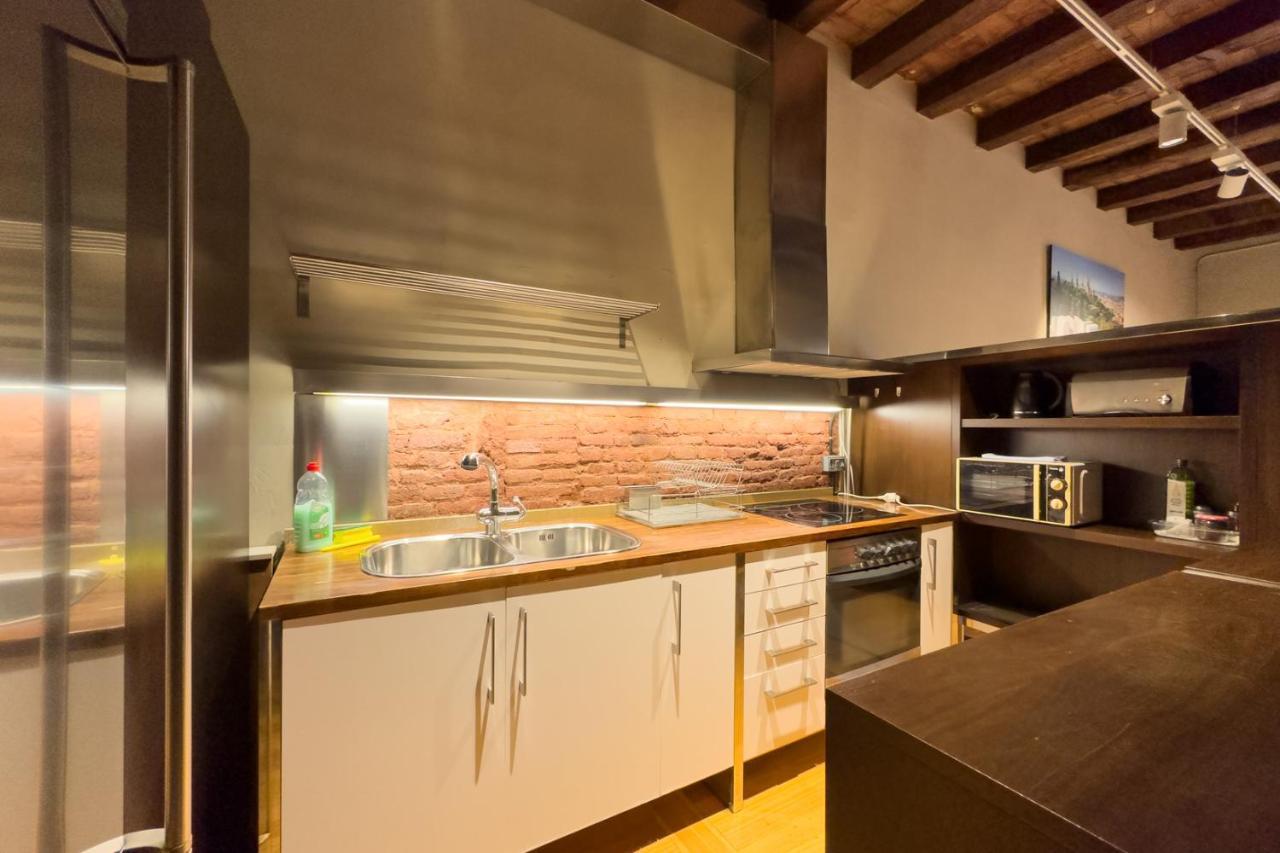 Aparteasy - Central Gracia Apartments บาร์เซโลนา ภายนอก รูปภาพ