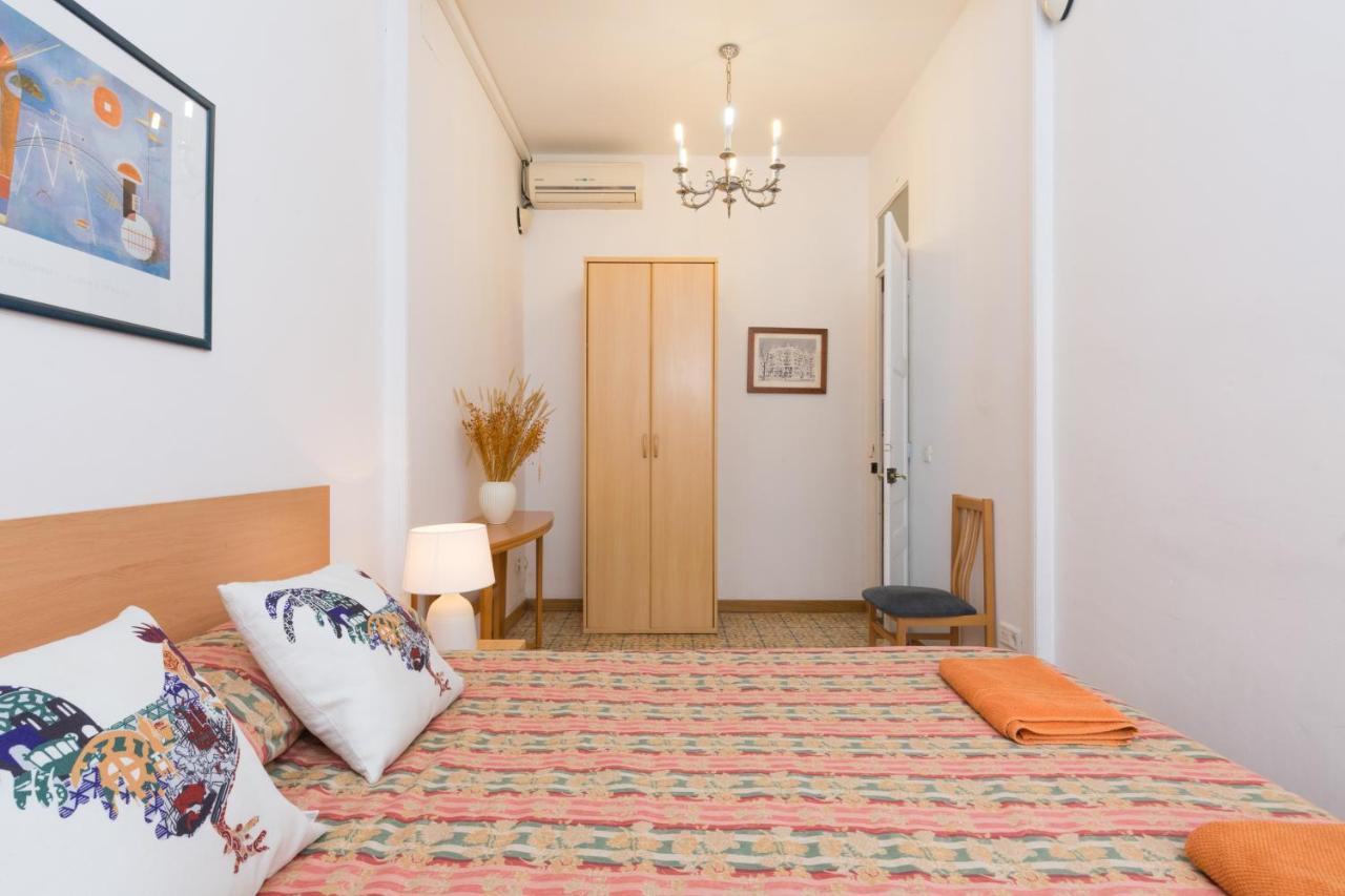 Aparteasy - Central Gracia Apartments บาร์เซโลนา ภายนอก รูปภาพ
